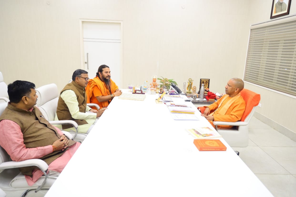 Sadar MLA and District President of Hamirpur met CM Yogi