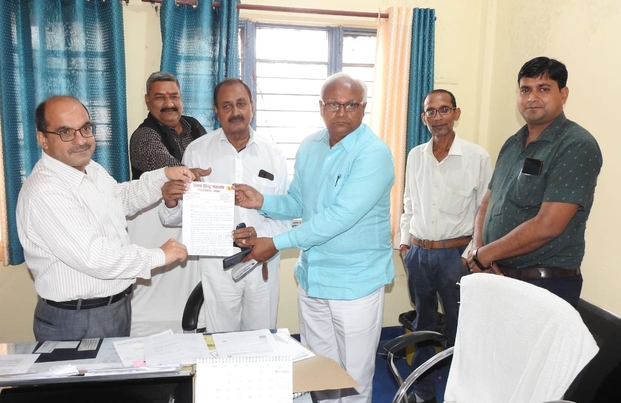 vhp give gyapan to medical college principal