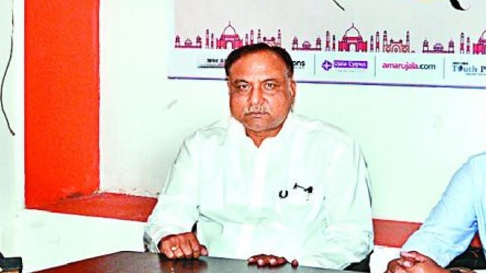 miscreants made Mayor fake WhatsApp profile agra crime news