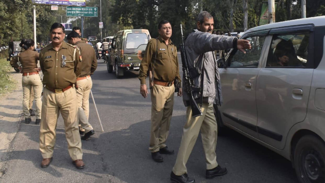 Traffic police issued 8186 challans in 17 days in Meerut and recovered one crore rupees