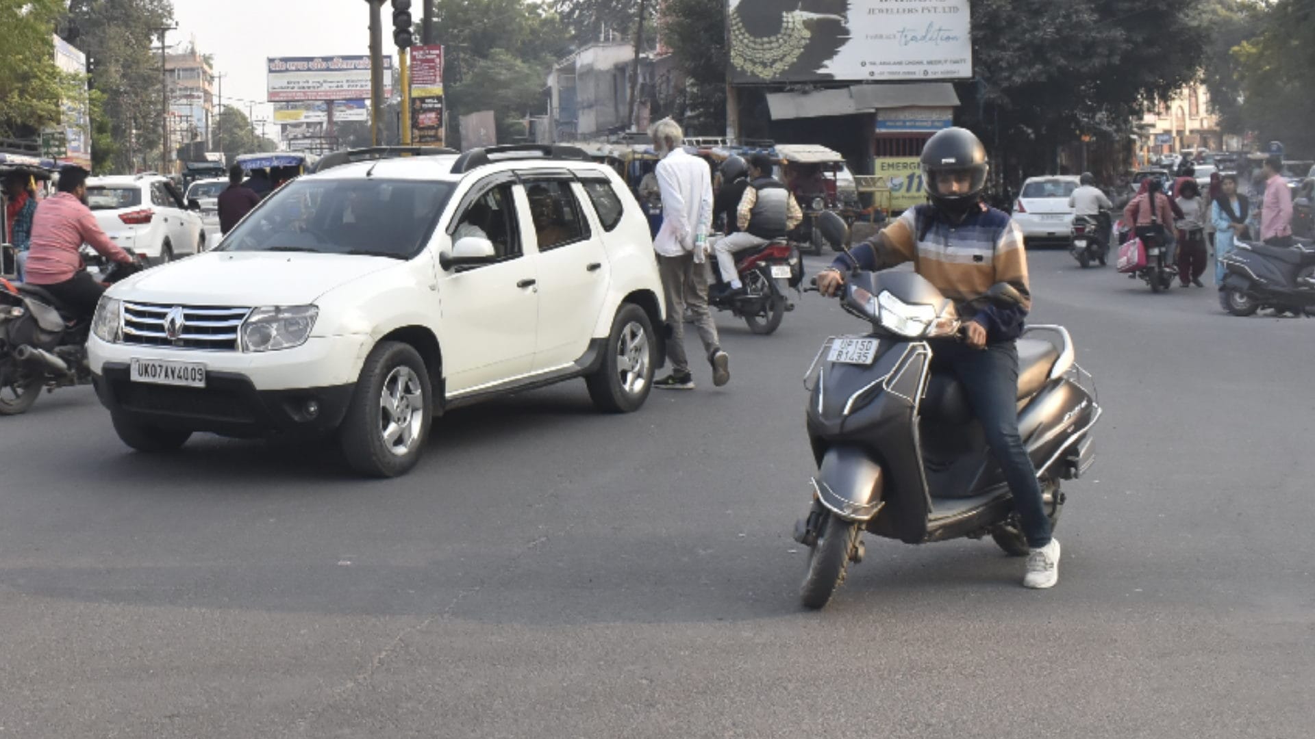 Traffic police issued 8186 challans in 17 days in Meerut and recovered one crore rupees
