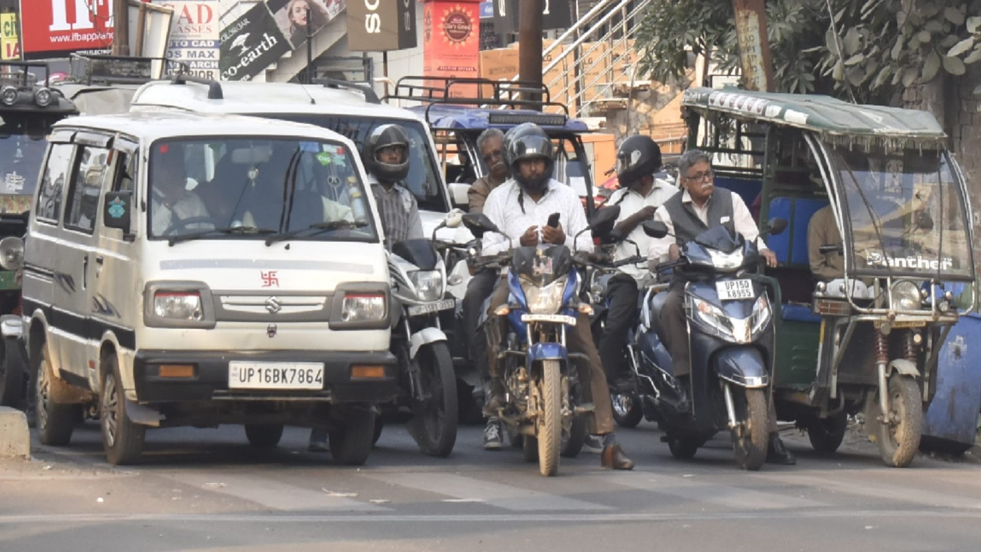 Traffic police issued 8186 challans in 17 days in Meerut and recovered one crore rupees