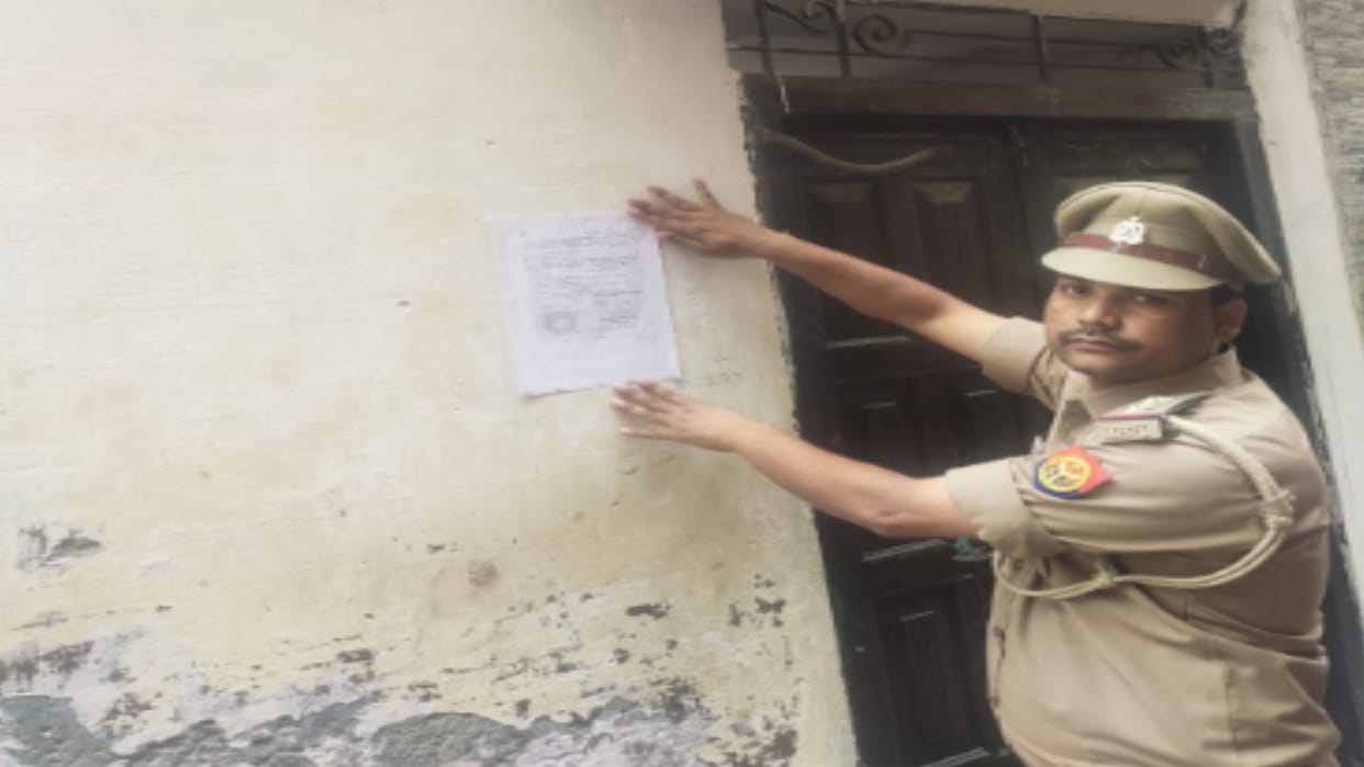 Attachment notice pasted on house of accused Nadeem in Meerut