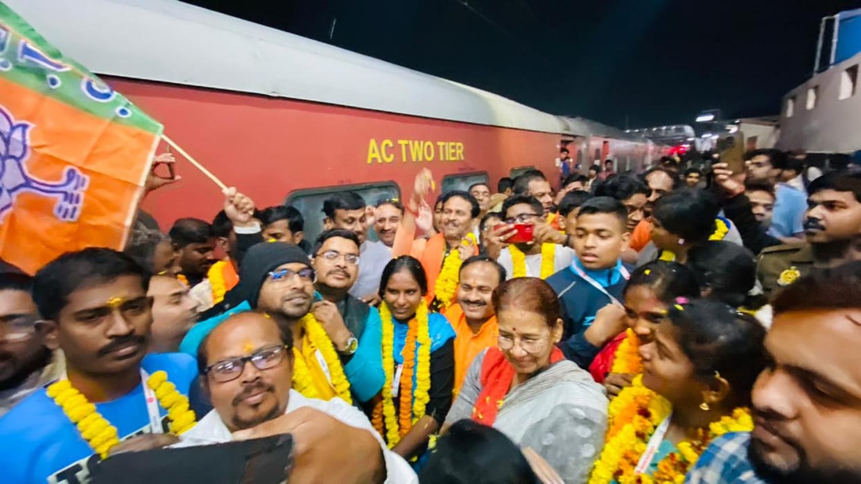 Kashi Tamil Sangamam Flowers Rameshwaram Express arrives at the junction