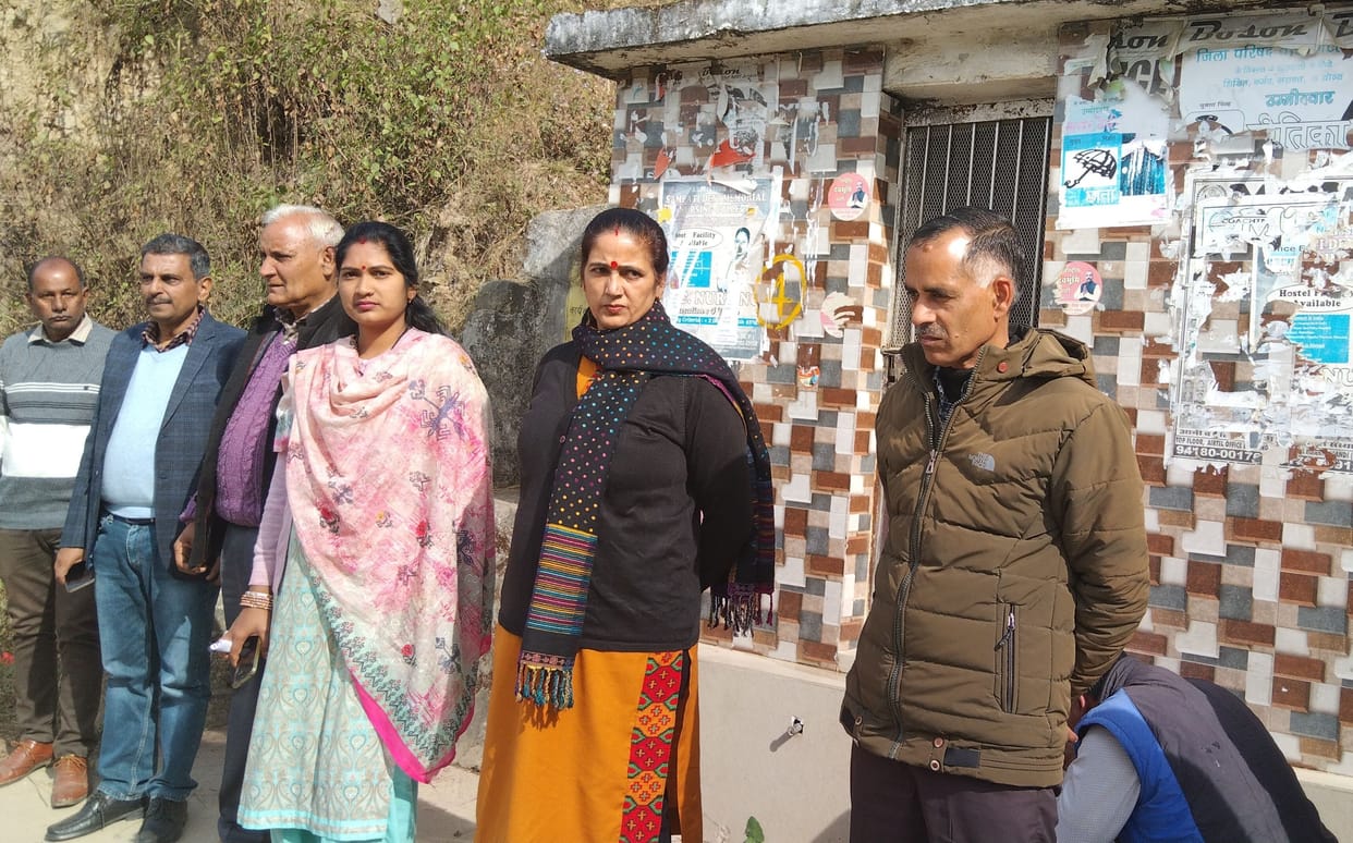 mandi news himachal news Villagers expressed protest to save Balahar Bawdi