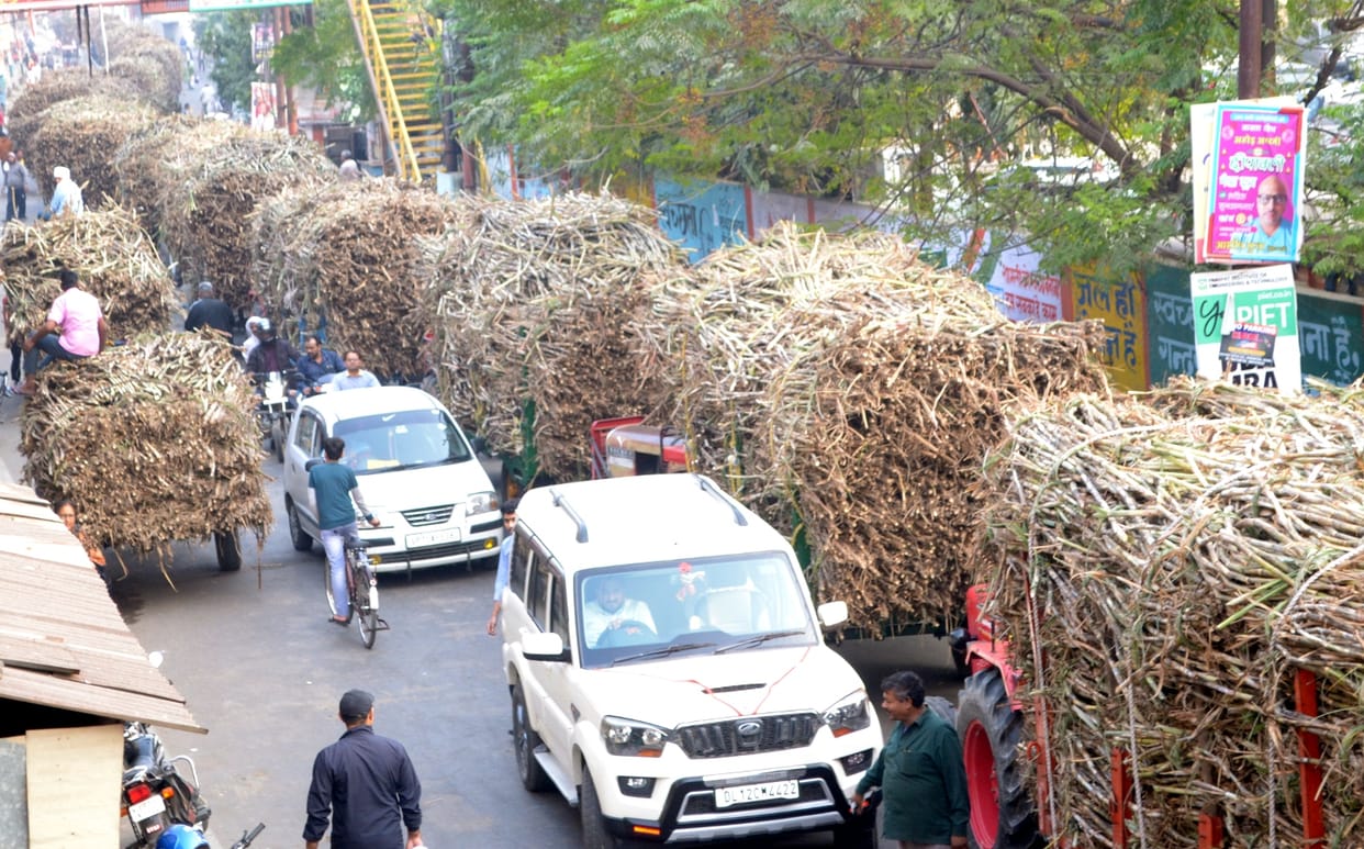 Trolley damaged in sugarcane yard of Shamli Mill, jam in the city