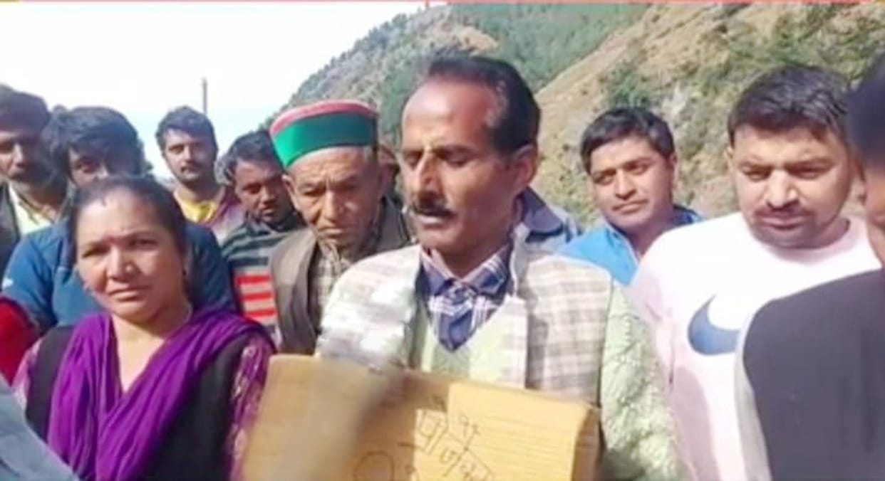 mandi news himachal news Villagers protest against the construction of hydel project in Segali Panchayat