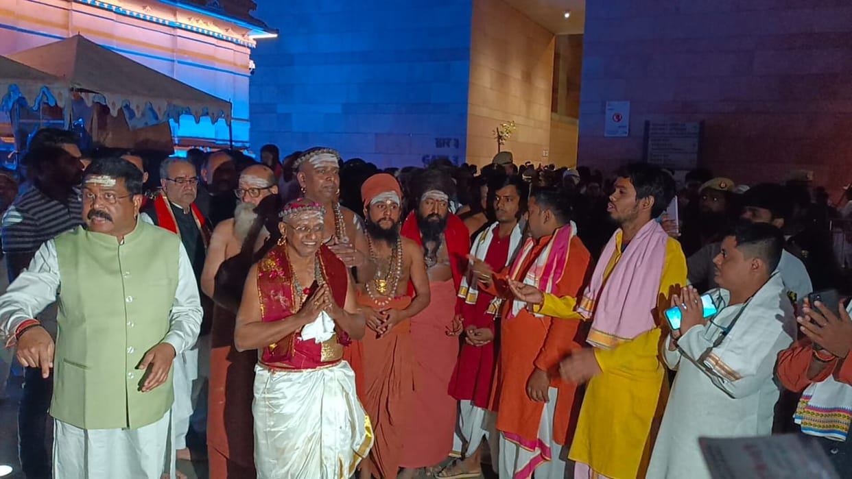Kashi Tamil Sangamam Bam-Bam Banaras from Mahamilan of North and South Shaiv Adhinam welcomed