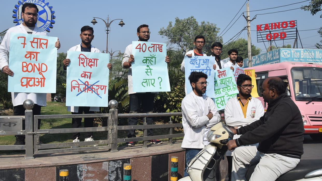 MBBS students may march to Panchkula to protest against the bond policy