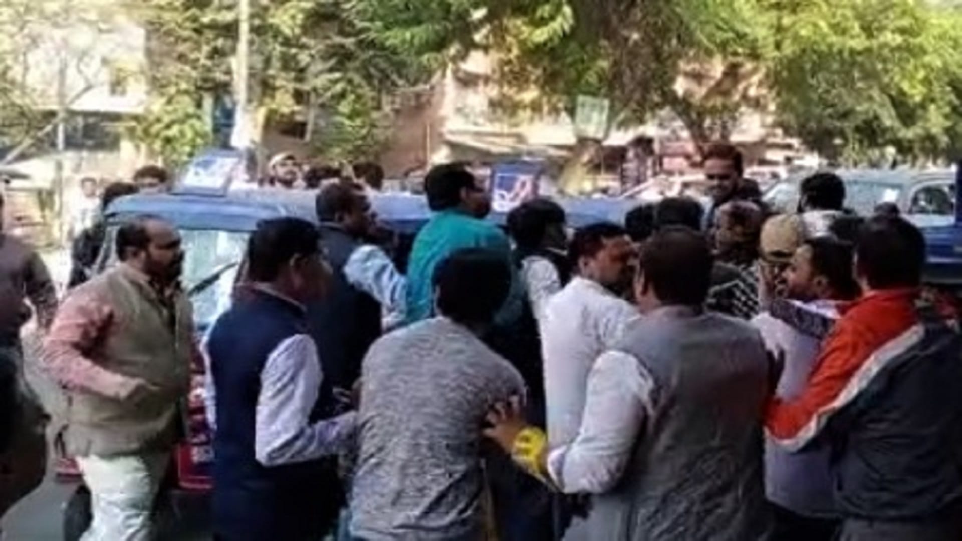 Delhi MCD Election fight between AAP and BJP leaders six injured case against TV show organizers