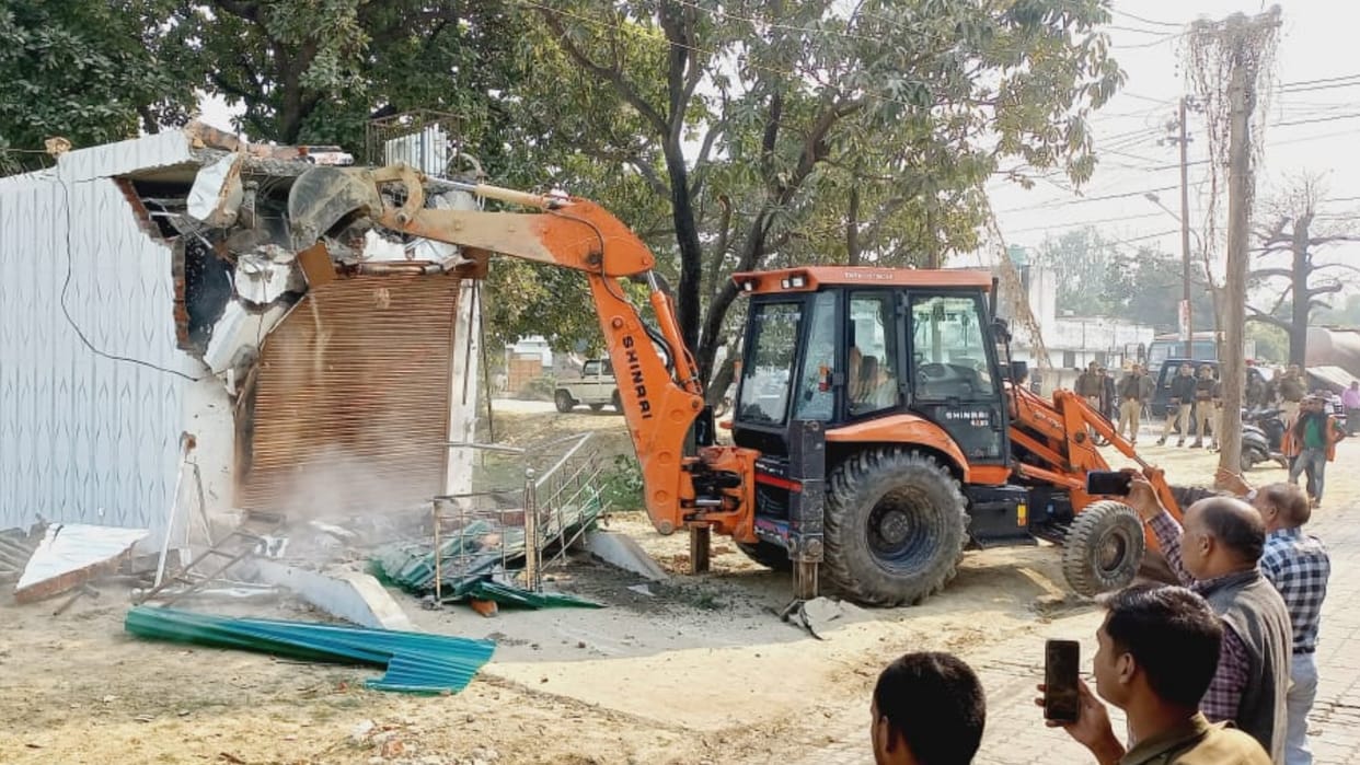 Office of zila bar association boldozed in Amethi.