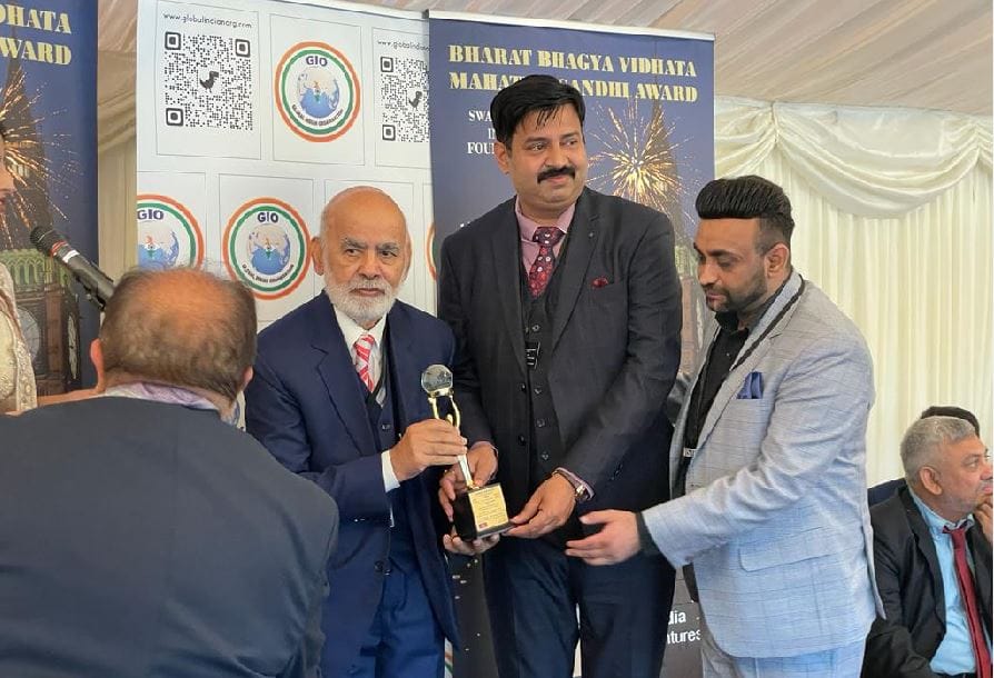 Son of azamgarh prashant singh honored in London Parliament House he contested assembly elections