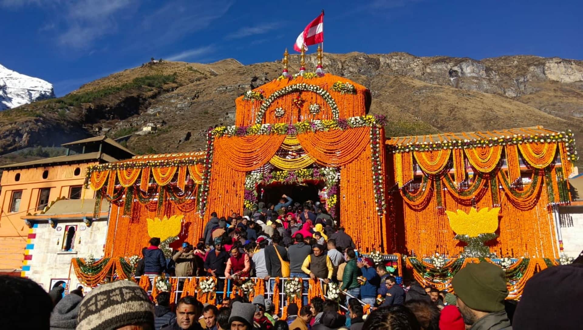 Badrinath Dham: Kamal ka Phool in decoration attracted attention discussion subject all over on door closing