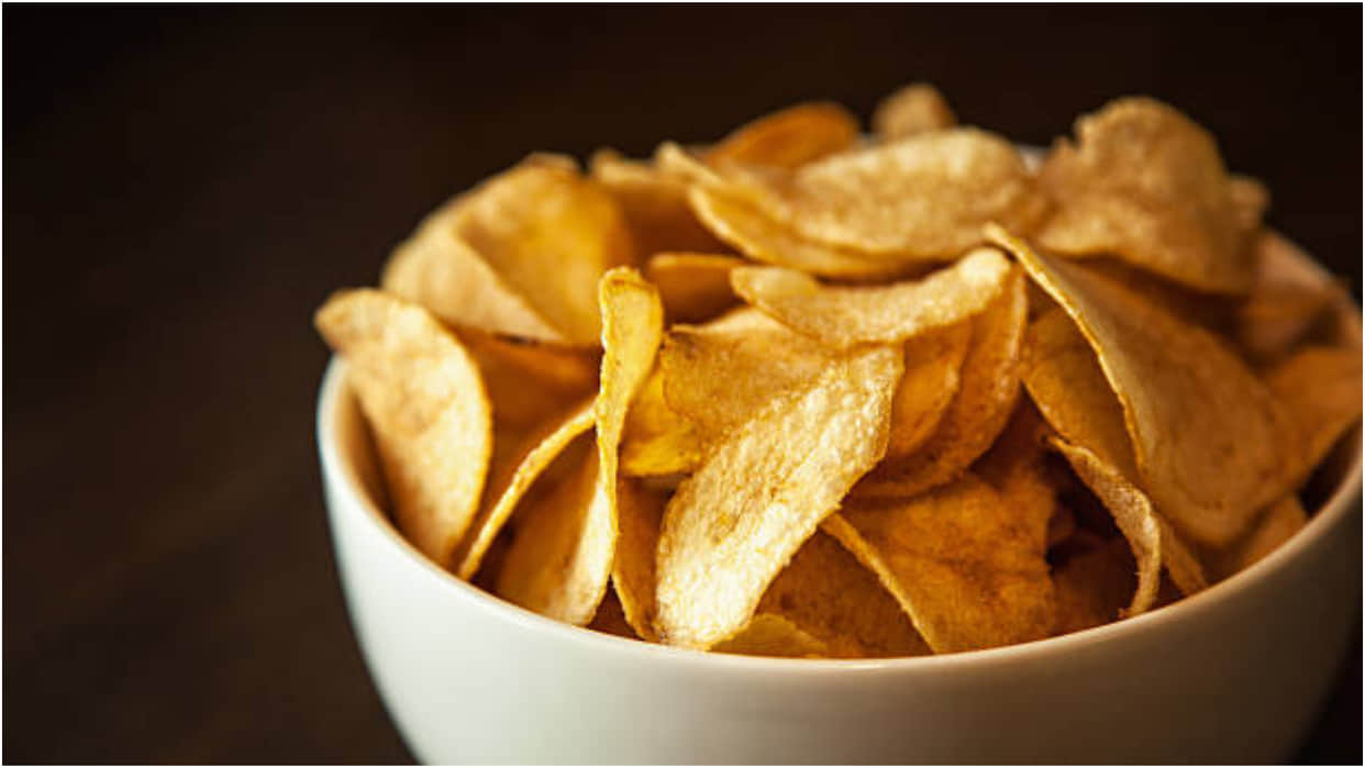 Homemade Potato Chips Recipe How To Make Aloo Chips Step by Step In Hindi