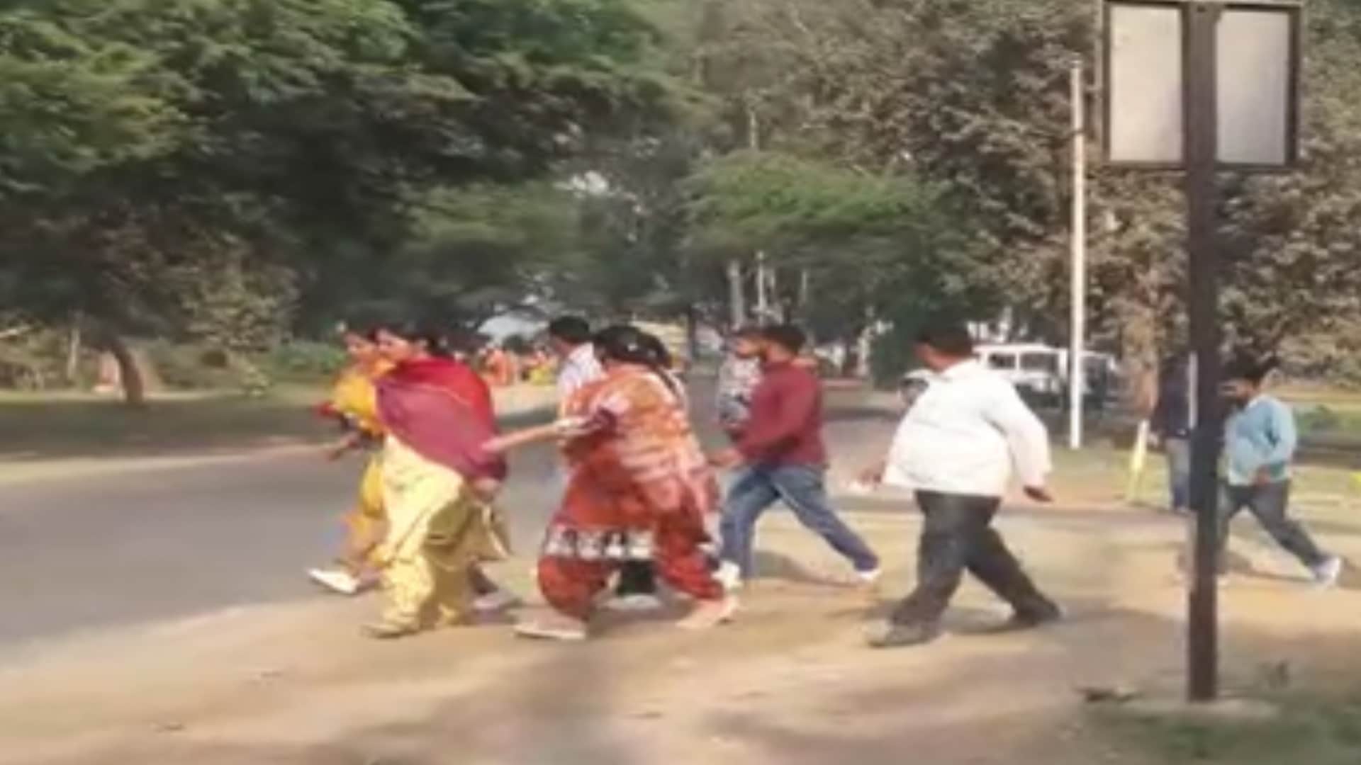 Baghpat: Violation of parole rules, huge crowd of followers gathering in Ram Rahim ashram