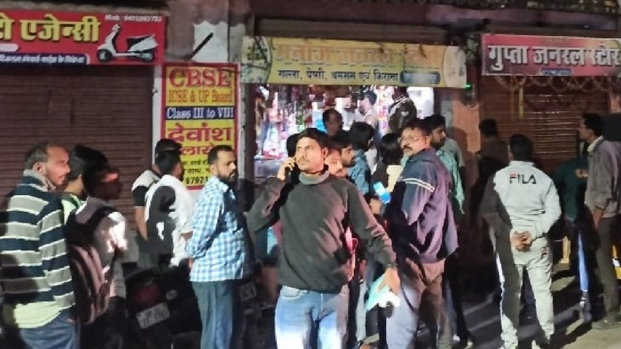 teacher wife died in suspicious circumstances in Gorakhpur