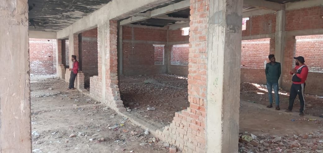Hathras: Baratghar incomplete, toilets in bad shape, roads not built