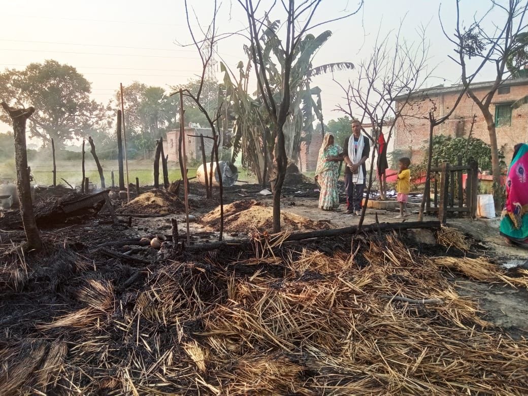 Fire broke out in the shanty, household items turned to ashes