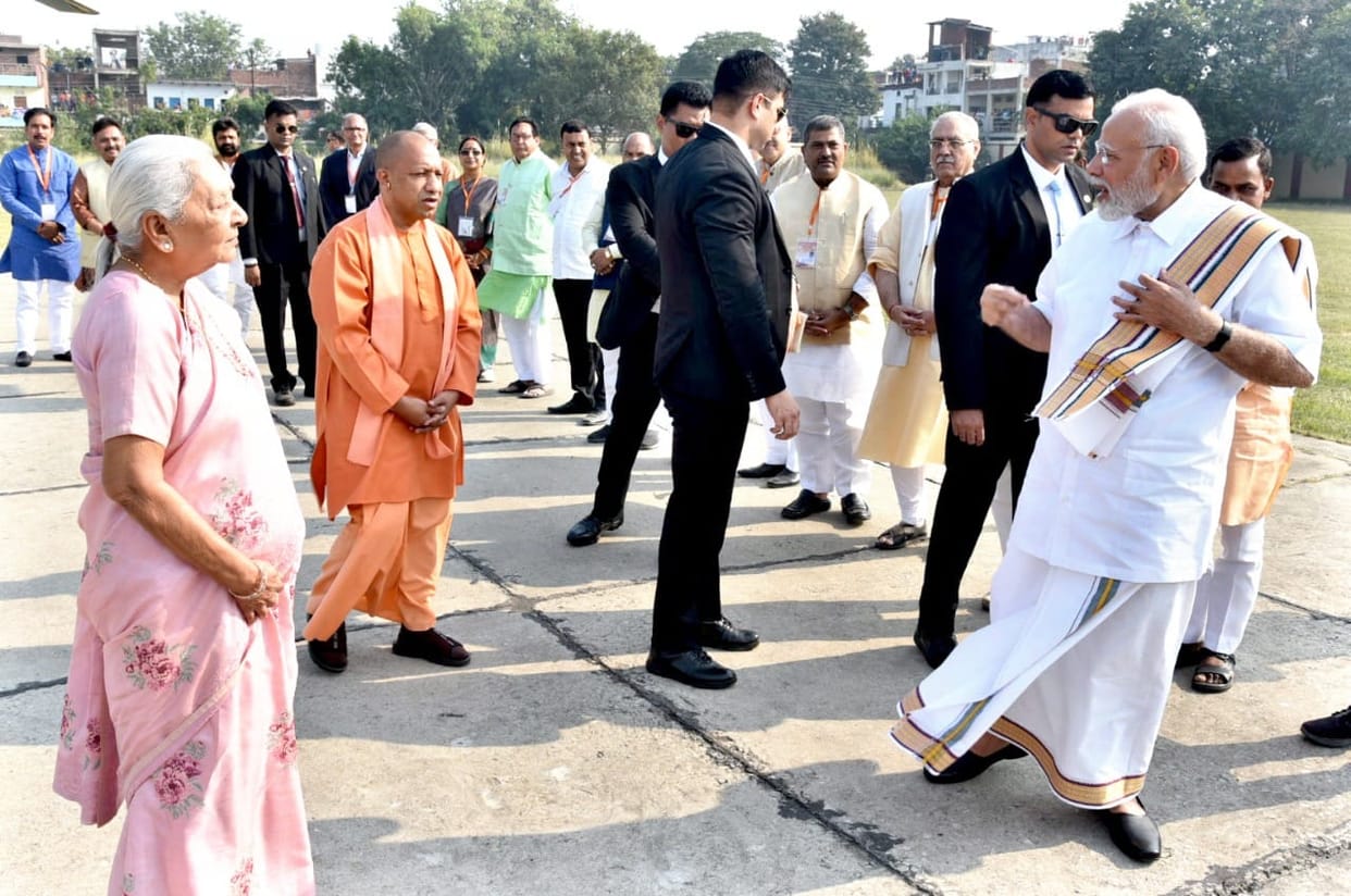 Kashi Tamil Sangamam PM Modi arrived in Anna look see glimpses of event in pictures