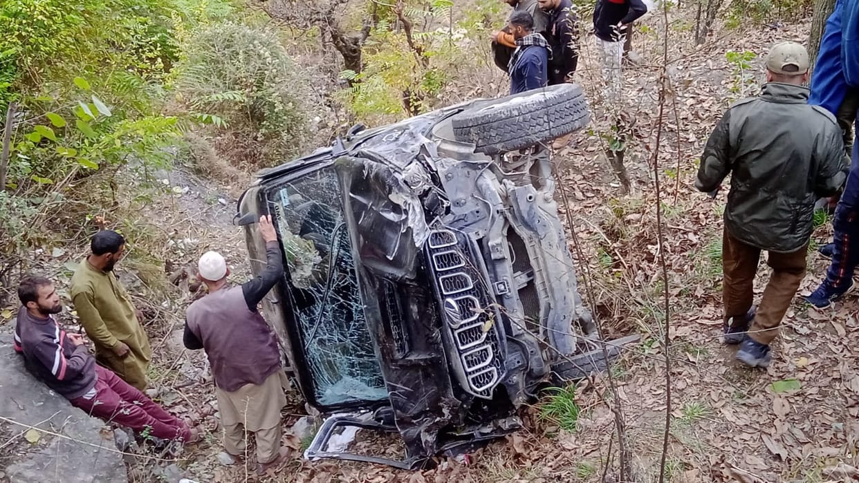 Scorpio vehicle fell in gorge in Kishtwar four injured