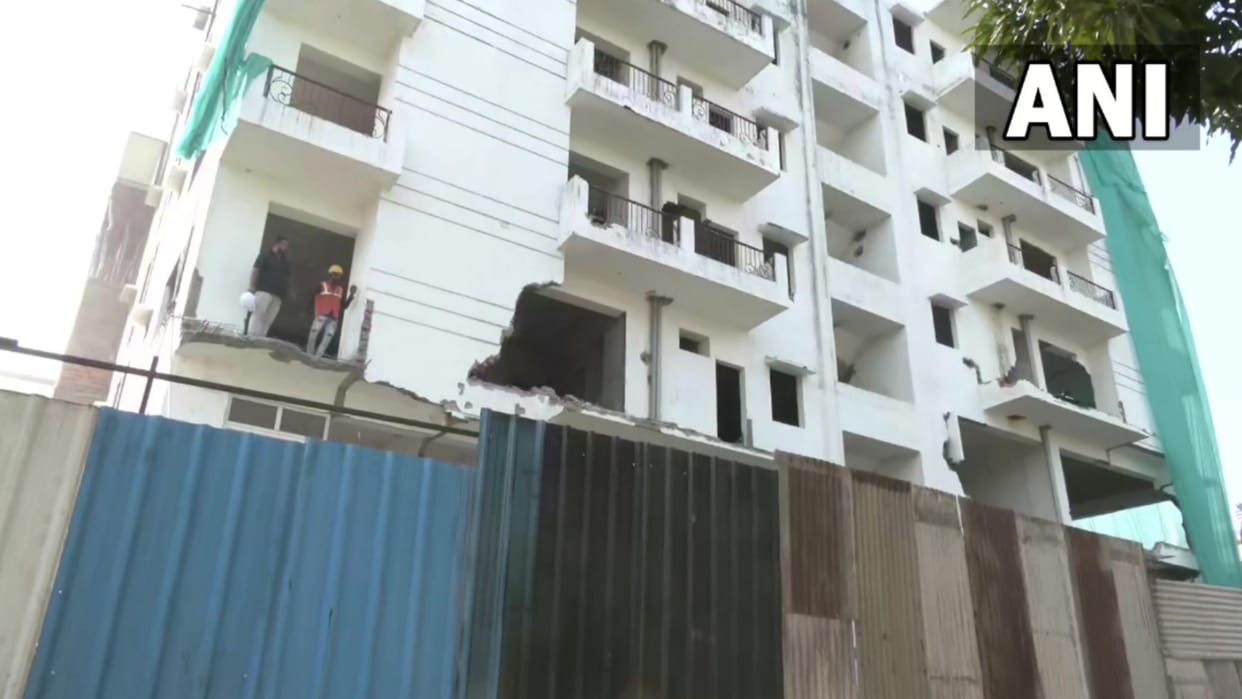 Demolition of yazdan building starts in Lucknow.