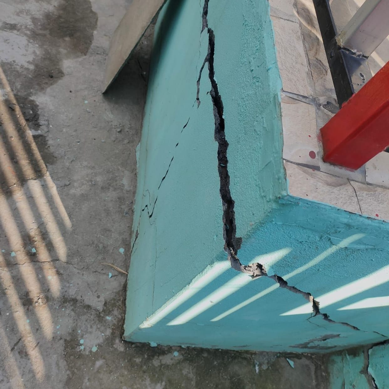 crackes in houses due to blasting