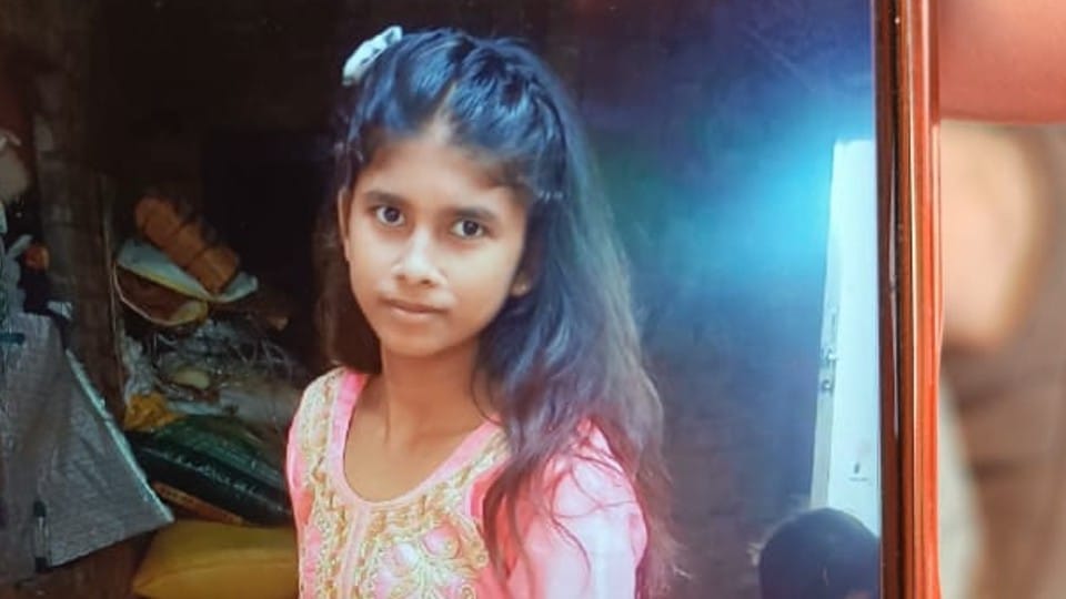 school girl crushed to death by roadways bus in Mainpuri