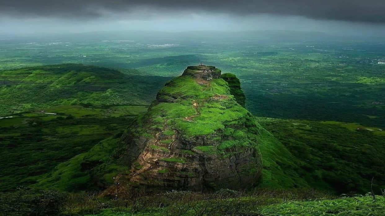 Most Mysterious And Haunted Ruins Of World Know Real Life Ghost Stories In Hindi