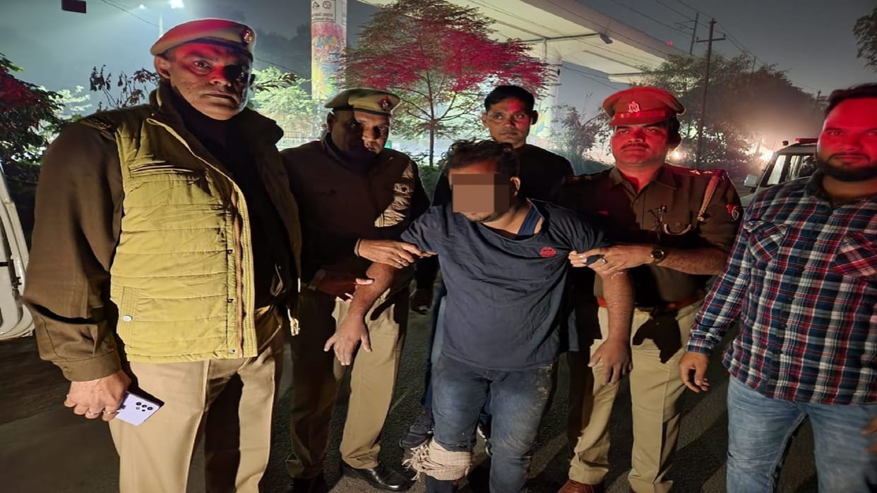 Encounter between police and robbers in Sahibabad