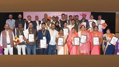 Lucknow : The faces of the chiefs blossomed after receiving asian paints honour.