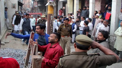 Dilapidated house collapsed, fear of a laborer getting buried, SDRF also reached