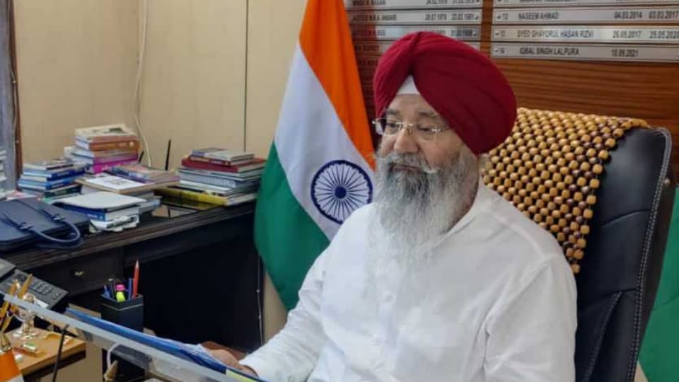 Armed youths tried to attack Azvir Lalpura, son of National Minorities Commission chairman Iqbal Lalpura