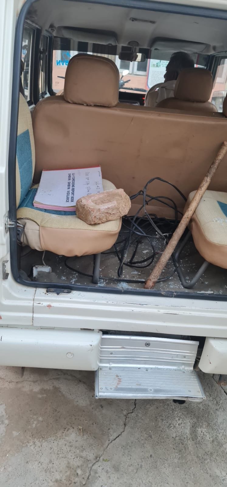 Corporation team goes to catch power theft, villagers attack