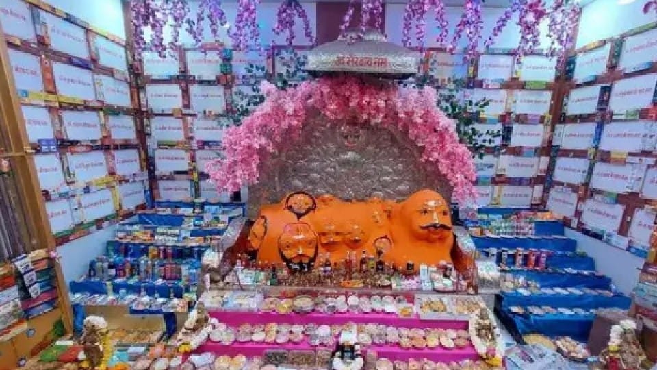 60 types of liquor, opium-ganja in Mahabhog of Bhairav of Ujjain