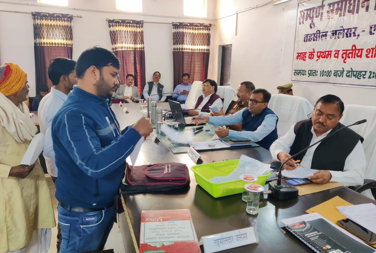 Etah: Complainants are circling regarding land dispute and measurement