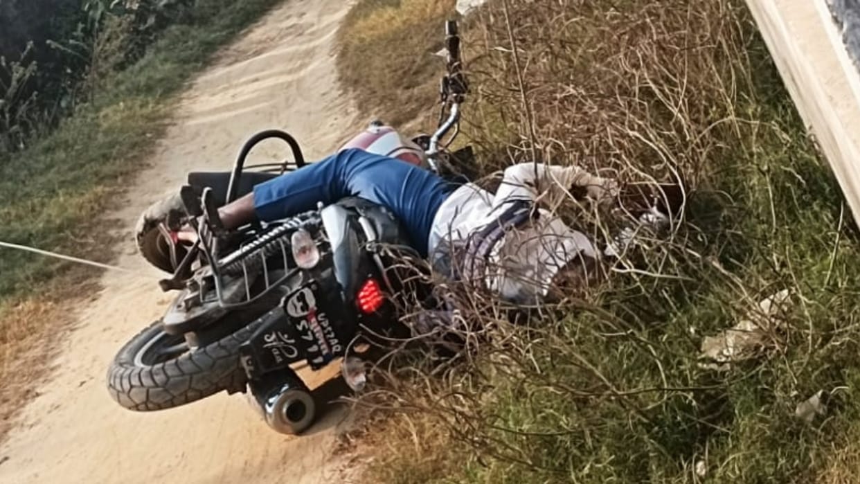 Inspector son returning from coaching dies due to high tension wire