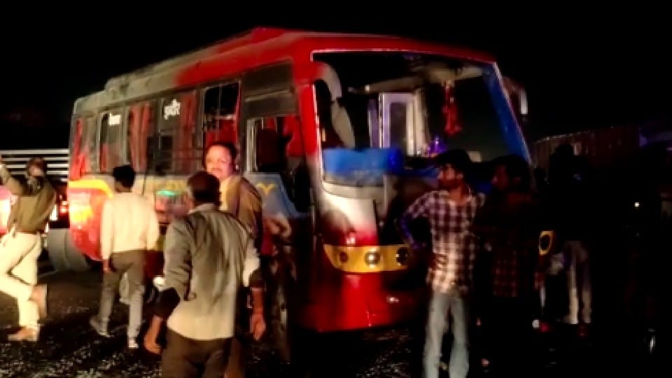 Shipra bus of Dewas overturned, many people died