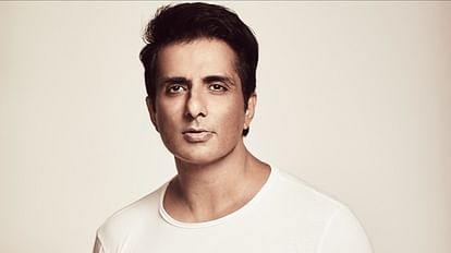 Sonu Sood visited jaisalmer spent time with soldiers families children on the occasion of republic day 2023