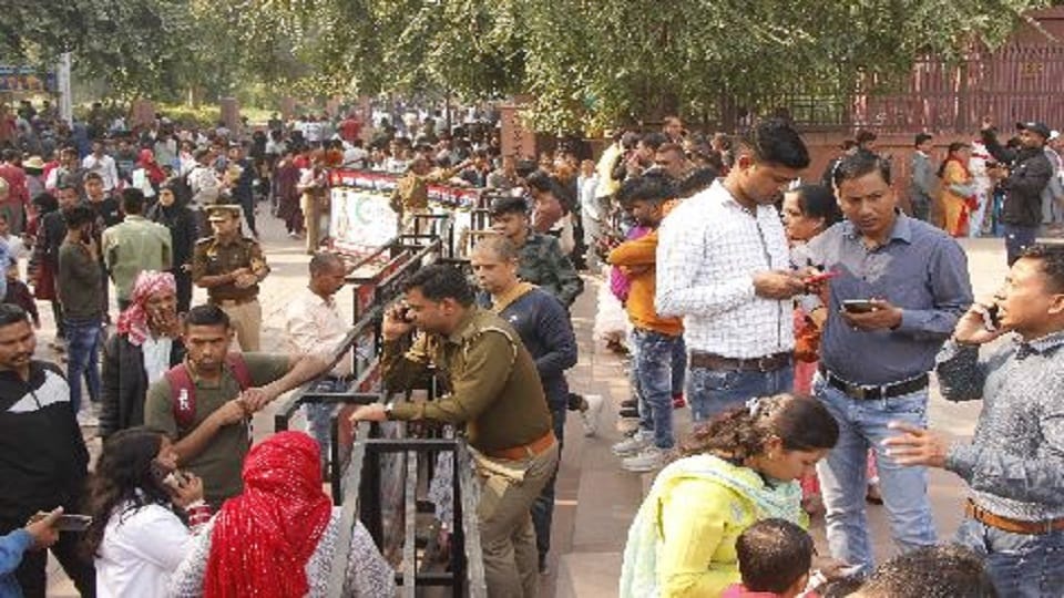 Taj Mahal Crowd Control Arrangements Failed Due To Huge Tourists Visited