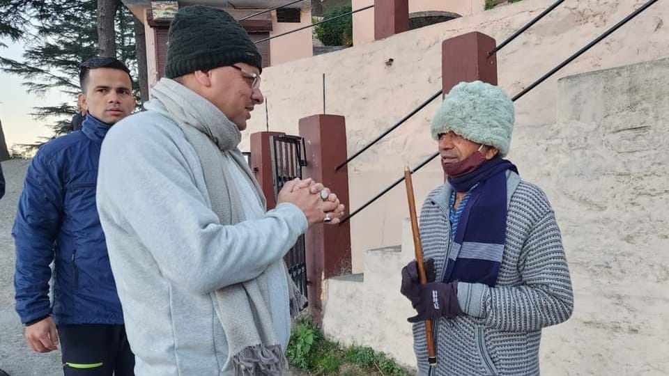 Uttarakhand News: CM pushkar singh dhami play badminton with youth during morning walk in Almora