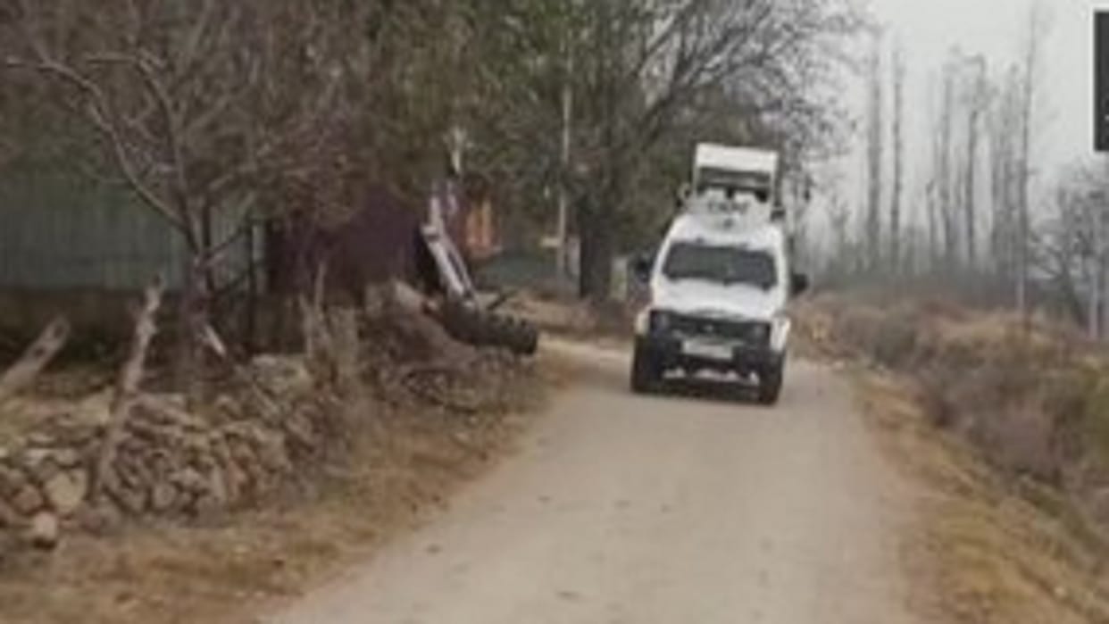 Anantnag Encounter search party reached towards suspected hideout terrorists fire hybrid terrorist of LeT
