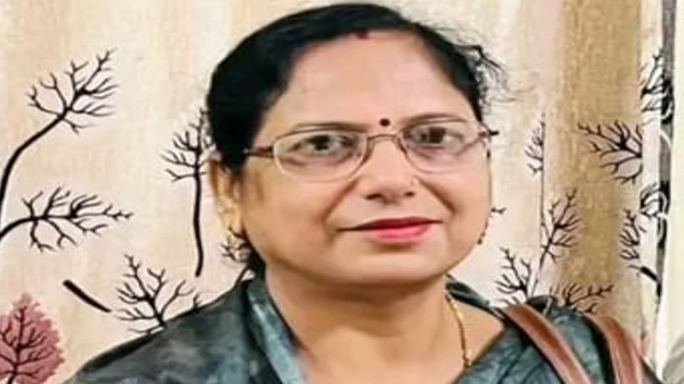 Police raiding for the arrest of Nagar Panchayat President Asha Devi in Agra