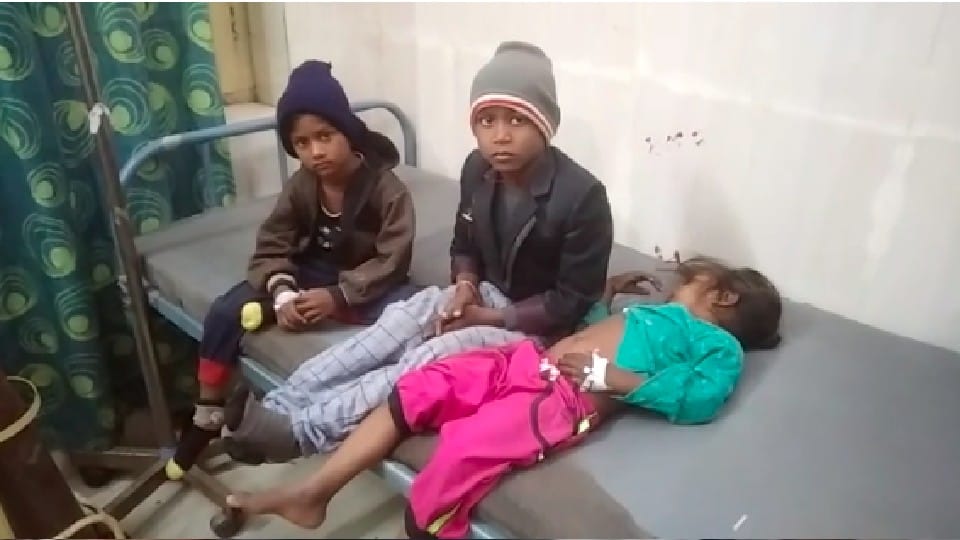 Satna: Children ate Ratanjot seeds while playing, health of eight children deteriorated