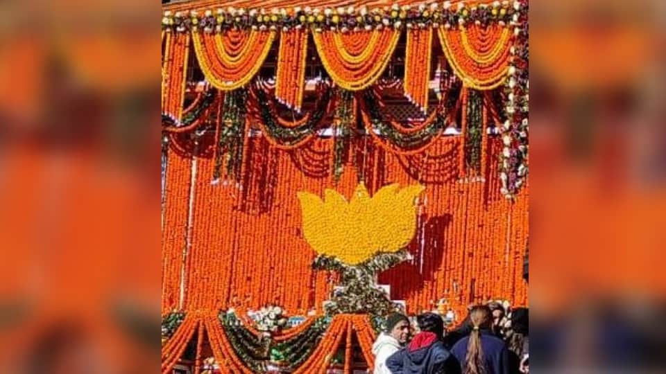 Badrinath Dham: Kamal ka Phool in decoration attracted attention discussion subject all over on door closing