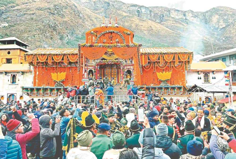 Badrinath Dham: Kamal ka Phool in decoration attracted attention discussion subject all over on door closing