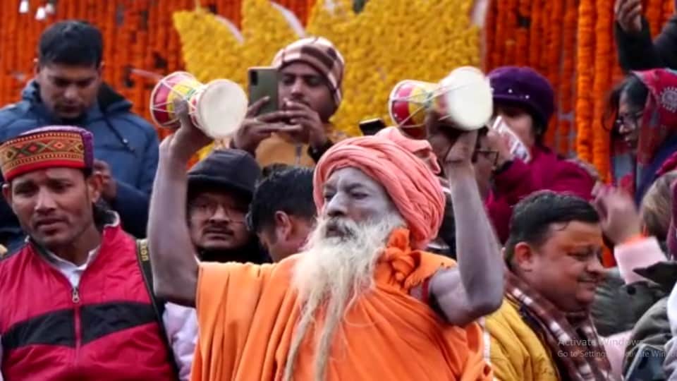 Badrinath Dham: Kamal ka Phool in decoration attracted attention discussion subject all over on door closing