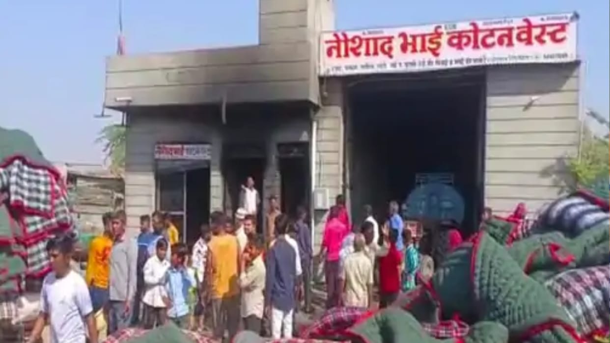 fire in cotton godown in Barmer goods burnt