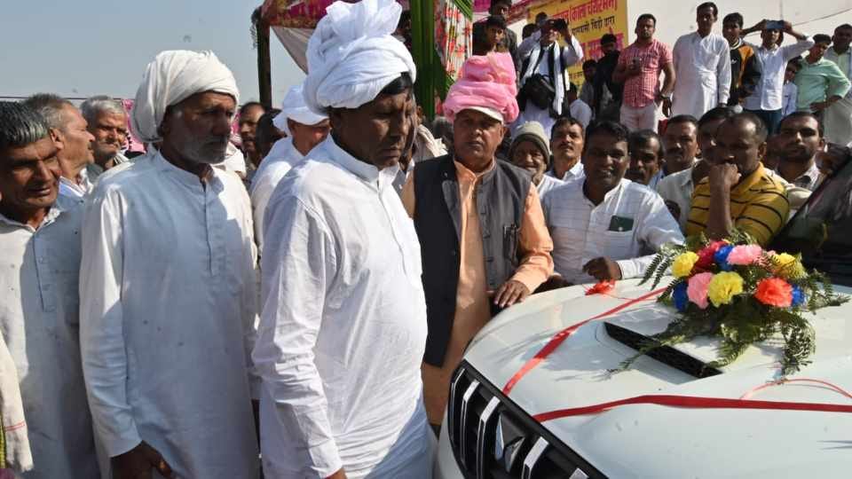 Supporters honored defeated candidate Rs 2.11 crore and Scorpio in Village Chidi of Rohtak