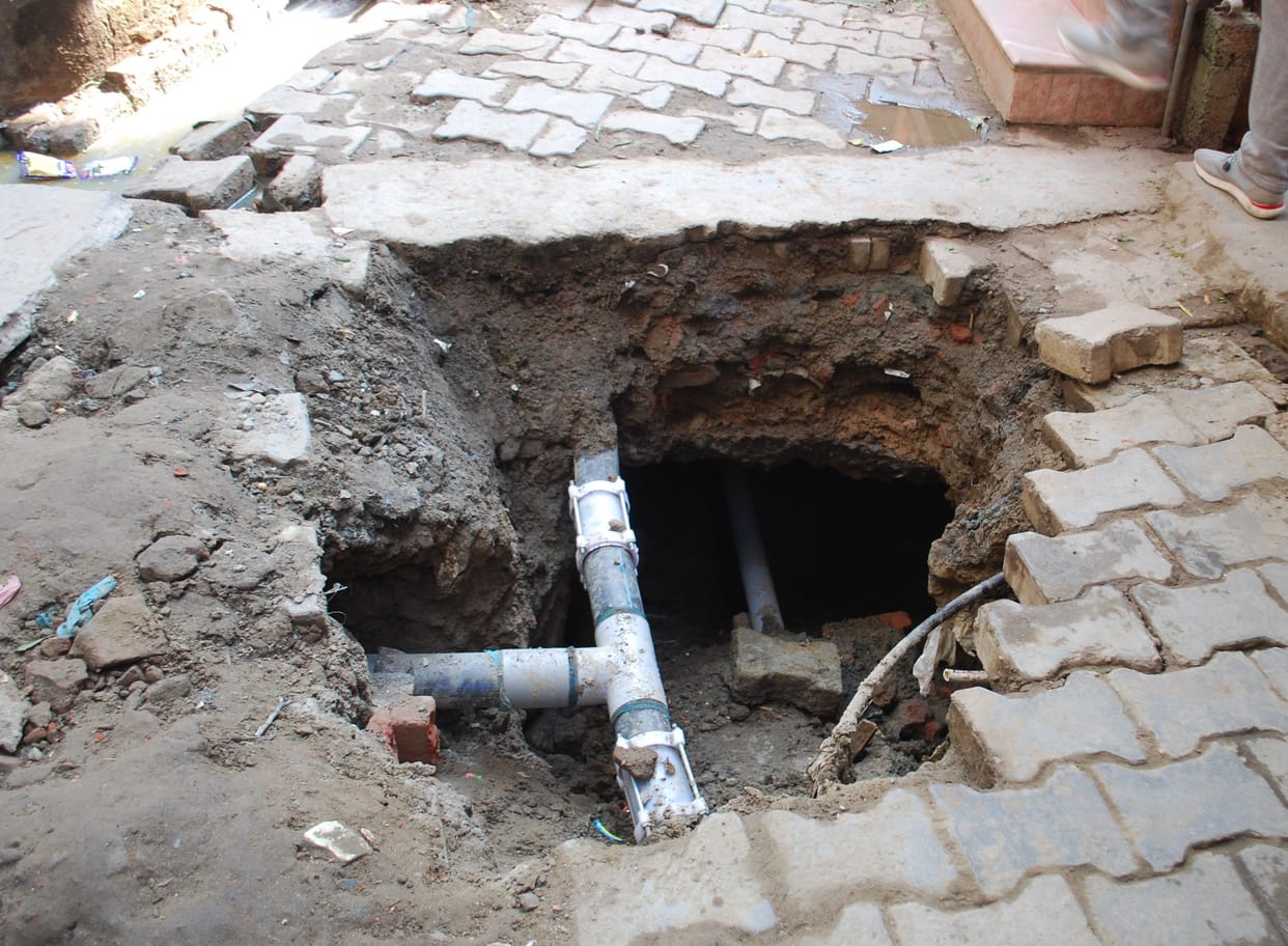 Hathras: There is no arrangement for drainage of dirty water, roads are also in bad condition