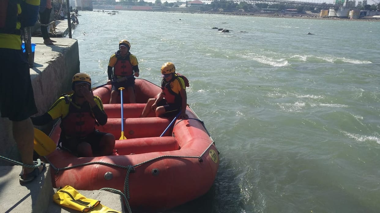 Rishikesh: Elderly tourist of Jaipur drowned into ganga during taking bath at Parmarth Niketan Ghat